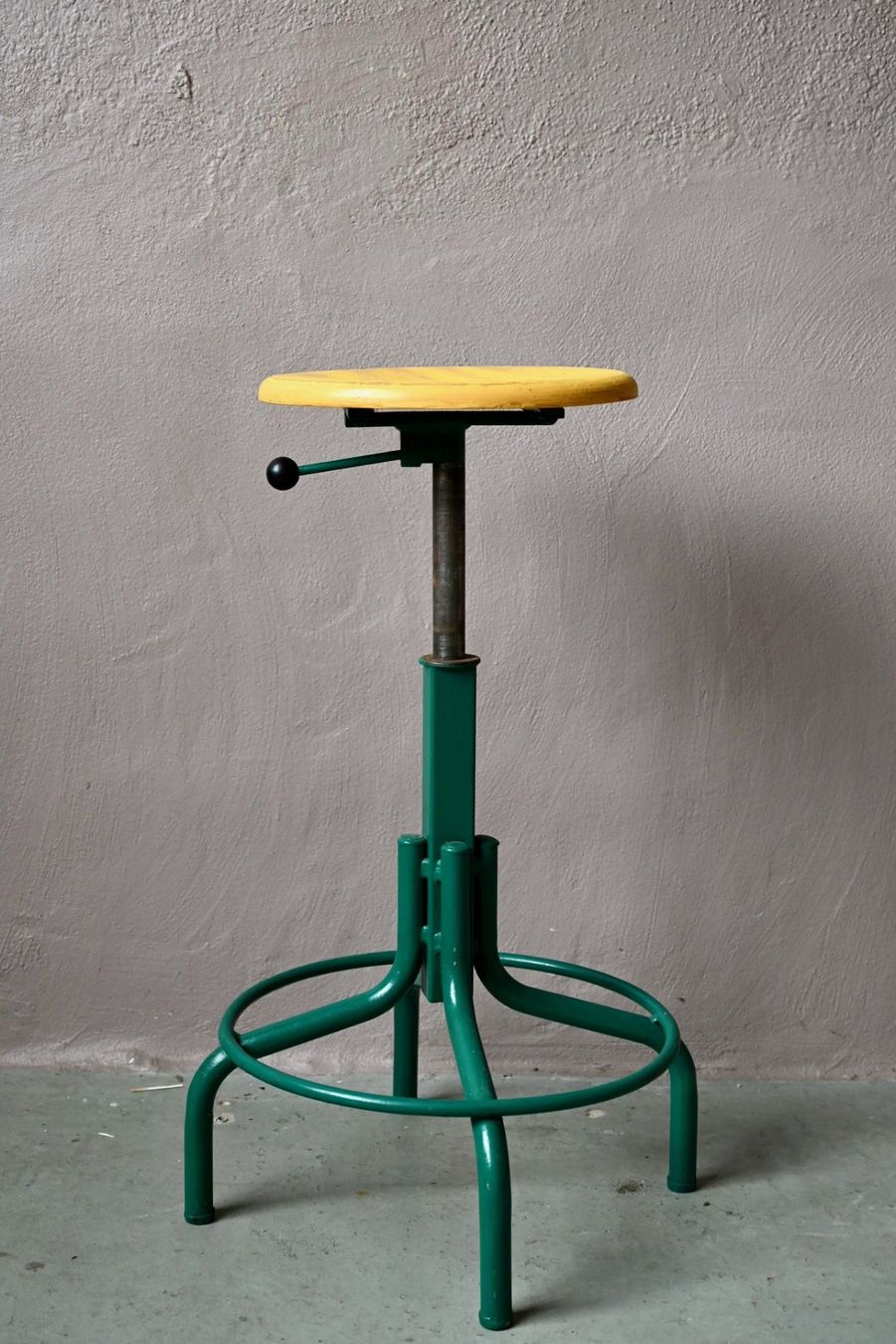 Sgabelli: Tabouret atelier industriel vert & jaune années 60 – Usato da COLMAR venduto da Sophiebellelurette 3