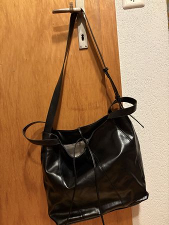 Schwarze Handtasche / Umhängetasche aus Lederimitat👜 49