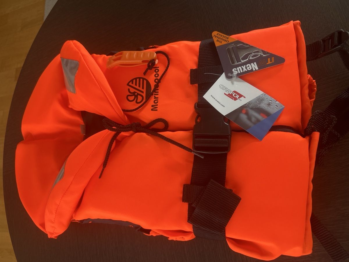 Schwimmwesten: Schwimmweste Marinepool – Neu und originalverpackt aus Zürich von Fuerstmar84