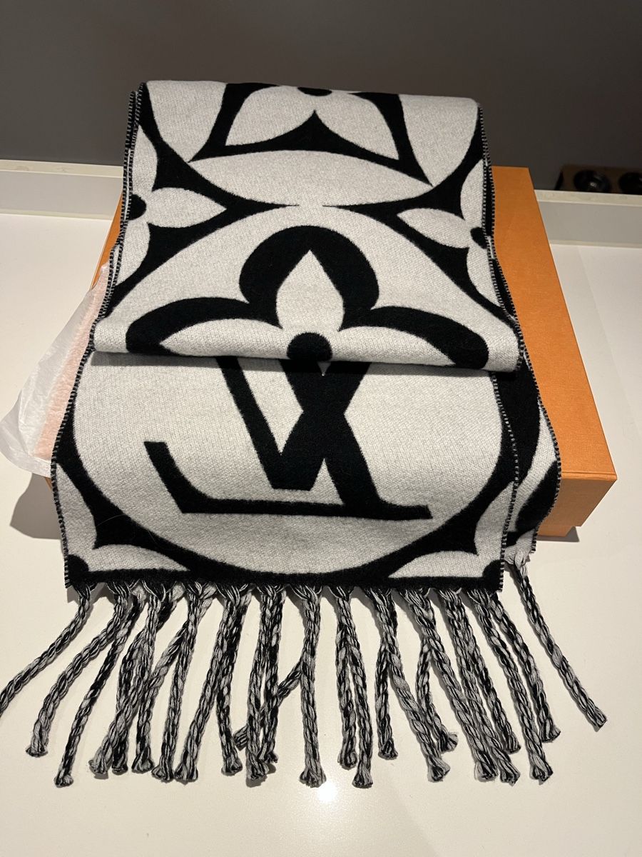 Foulard & Sciarpe: Louis Vuitton Medallion Schal schwarz/weiss – Nuovo (secondo la descrizione) da mellingen venduto da Shamo90 1