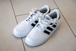 Adidas Tennisschuhe Gr. 38 2/3  neu, weisser Klassiker
