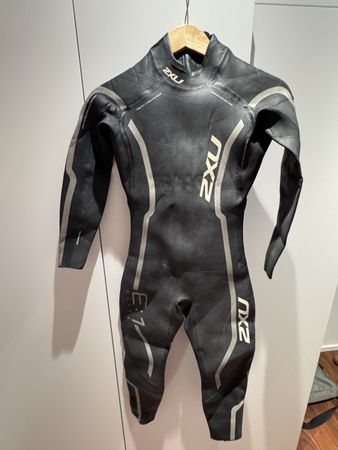 Men’s 2XU wetsuit triathlon swimrun size MS