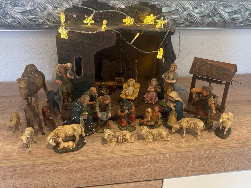 Statuette: Grosse, antike Krippe mit Figuren Komplett. – Usato da rheineck venduto da Neshi06 9