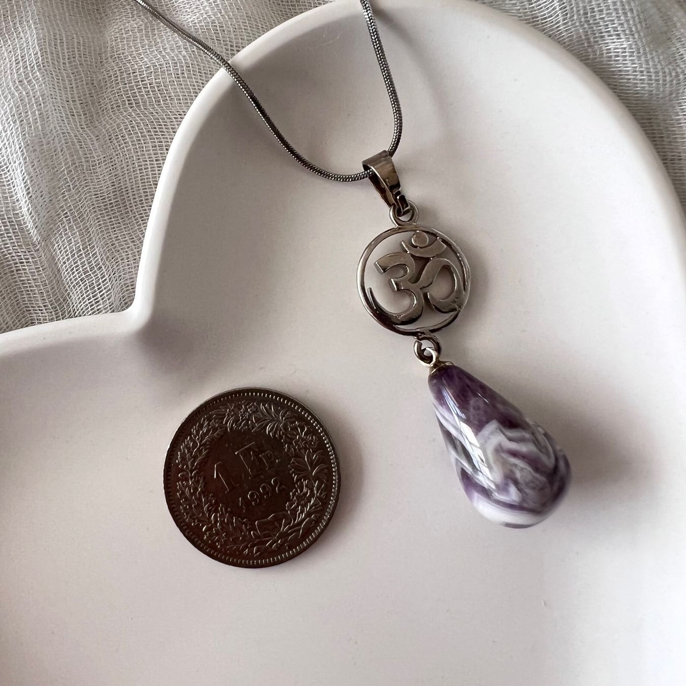 Ciondoli: Pendentif améthyste et symbole AUM – Nuovo e nell'imballaggio originale da Pully venduto da sunaddict 3