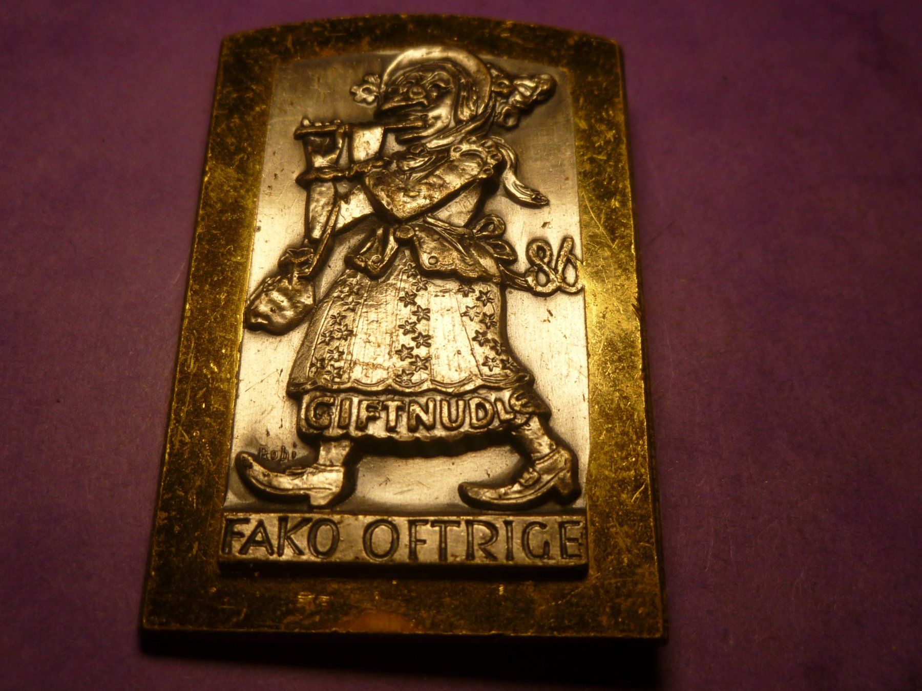 Plaquettes & Badges: OFTRIGE 1984 GOLD – D'occasion à Ried (Muotathal) par Mandarin02
