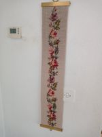 Vintage Wandbehang handgestickt – Florales Rosenmotiv