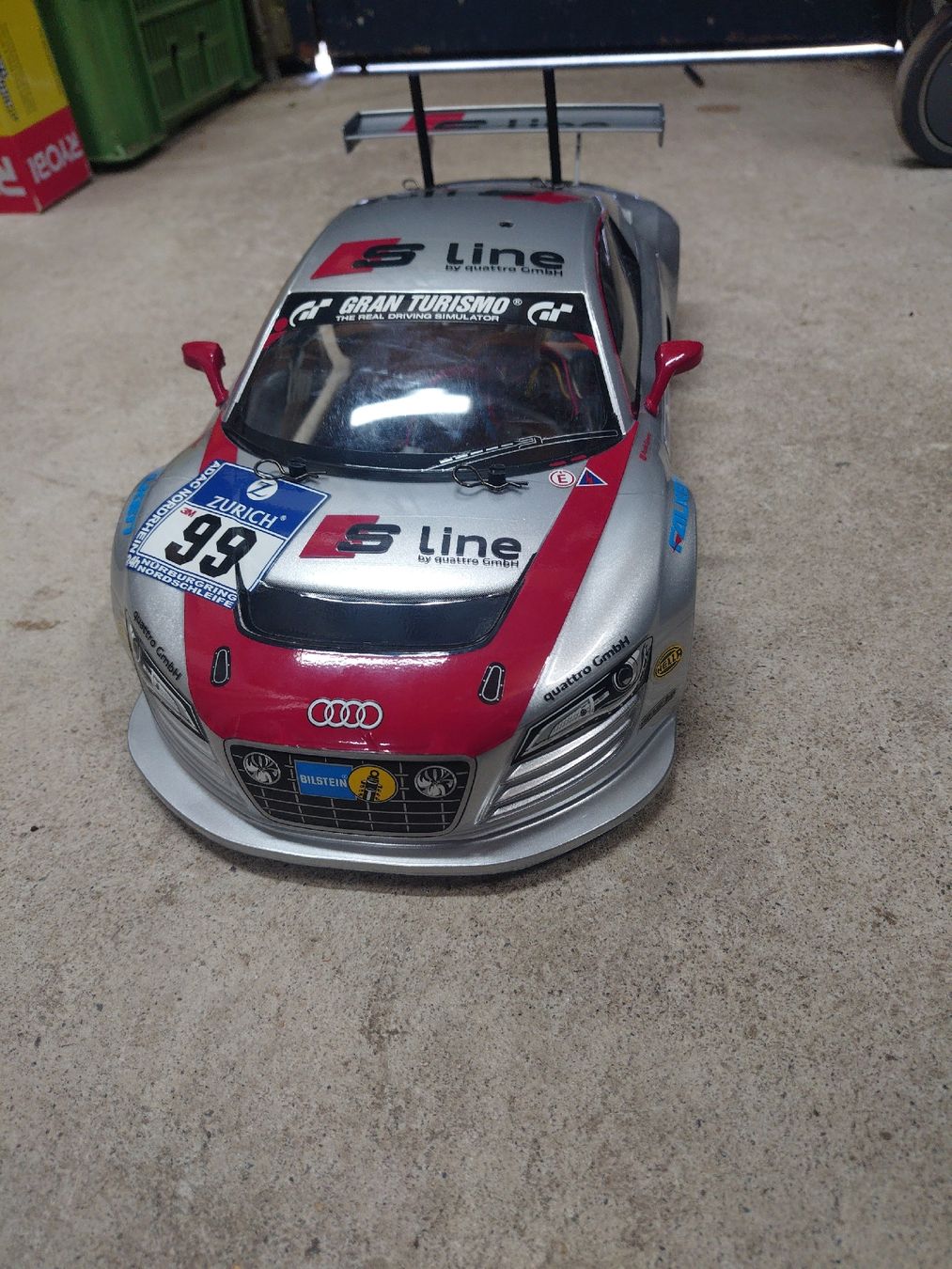 Tamiya Modellismo RC: Voiture télécommandée Audi R8  châssis Tamiya  – Usato da Anieres venduto da 88t7 3