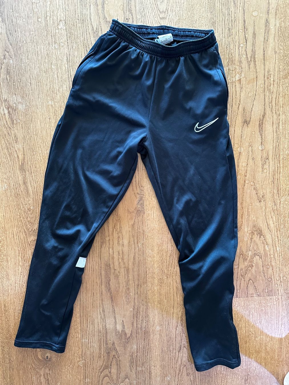 Nike Pantaloni: Trainerhose Nike Grösse 158-170 – Usato da Niederbüren venduto da Hudi_1974