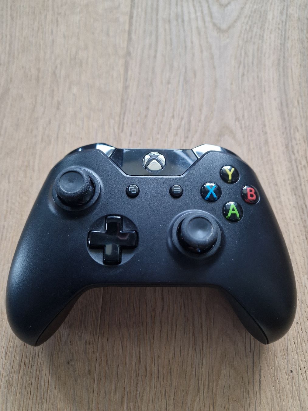 Controller: Xbox One X/S Controller kabellos Ohne Batteriedeckel – Usato da Fahrwangen venduto da luk_bhw7
