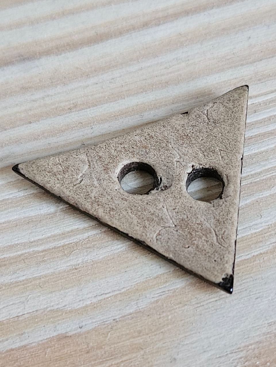 Bottoni: bouton en bois triangle 3cm – Usato da Carouge GE venduto da Lea000 1