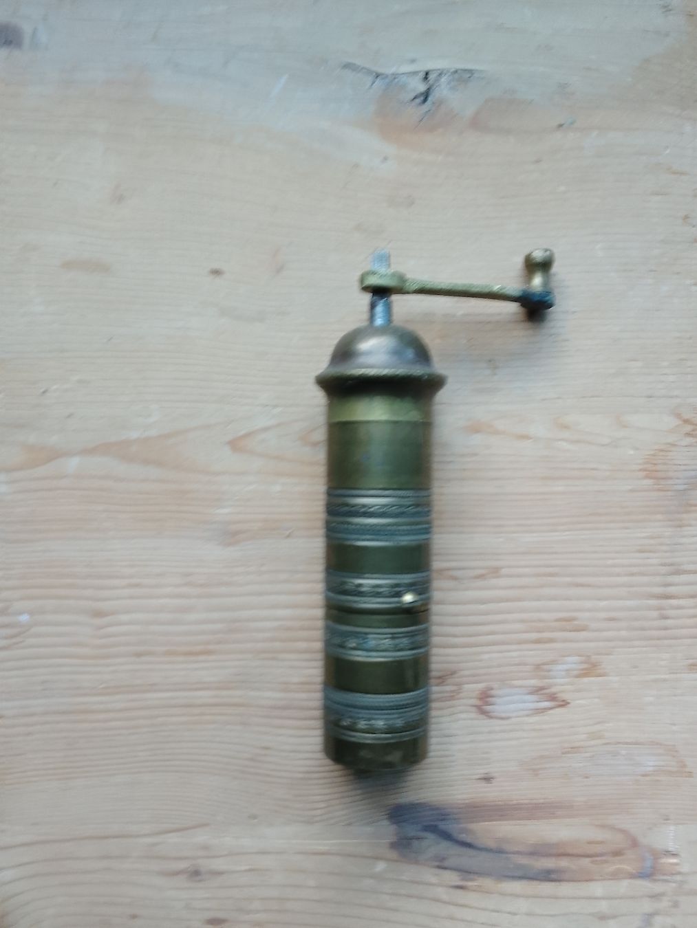 Elettrodomestici da cucina: Antike kleine Pfeffer Mühle – Difettoso da Ebmatingen venduto da swiss.canadian 3