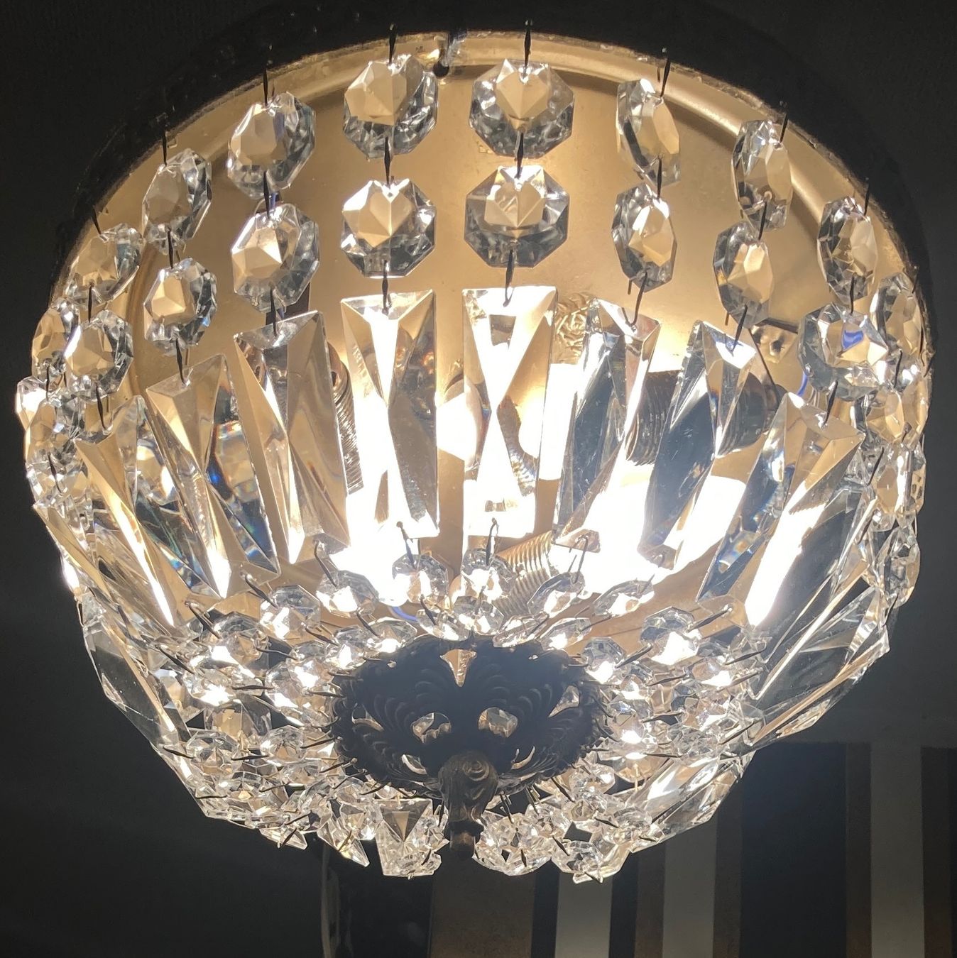 Lampadari & plafoniere: Antike Deckenleuchte Messing und Kristall – Usato da Rumlikon venduto da Ambiente_Brocante 1
