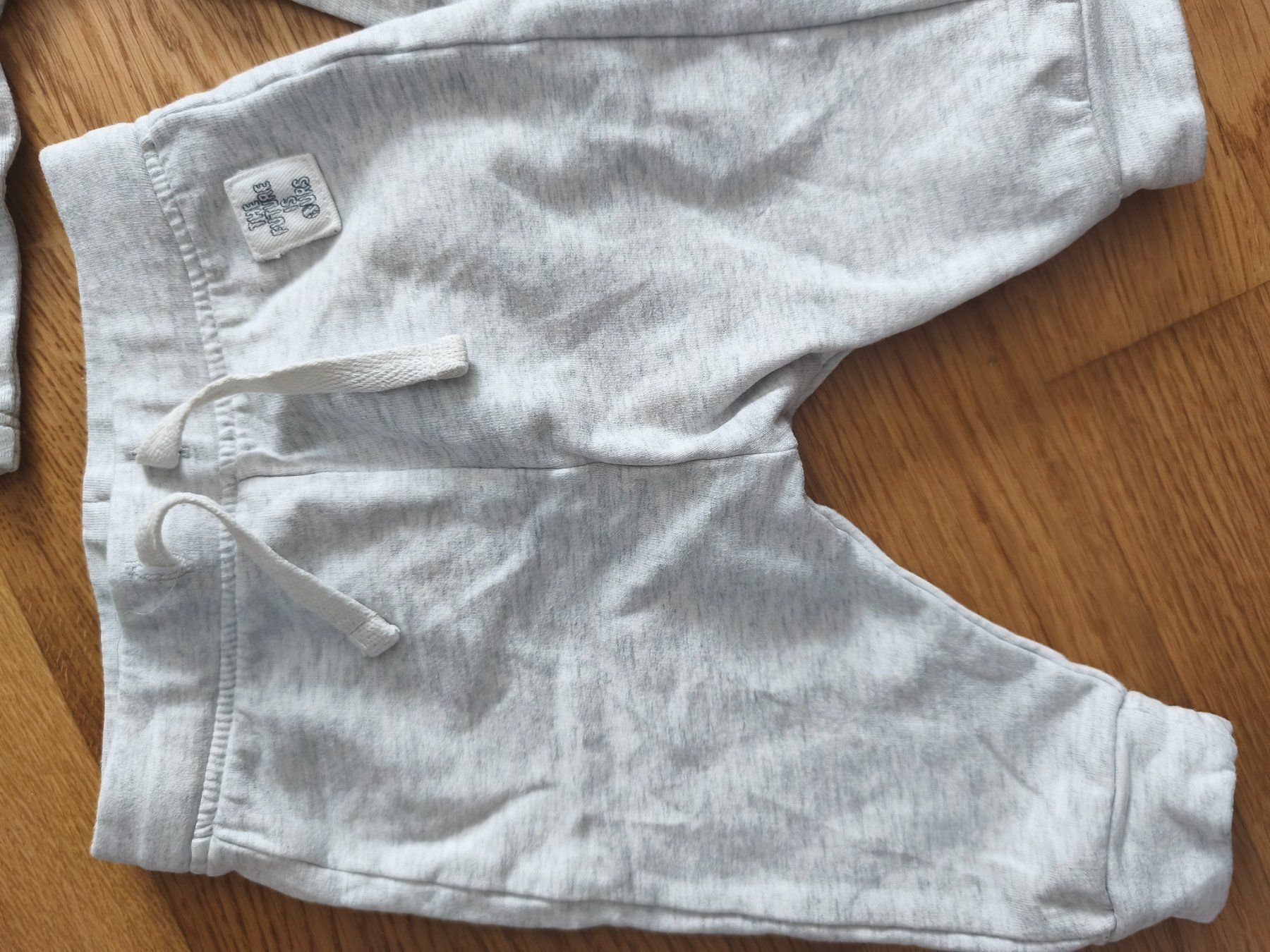 Lotti & Set di vestiti: Baby Trainer grau Gr. 62 – Usato da Näfels venduto da ChocolateMuffin 2