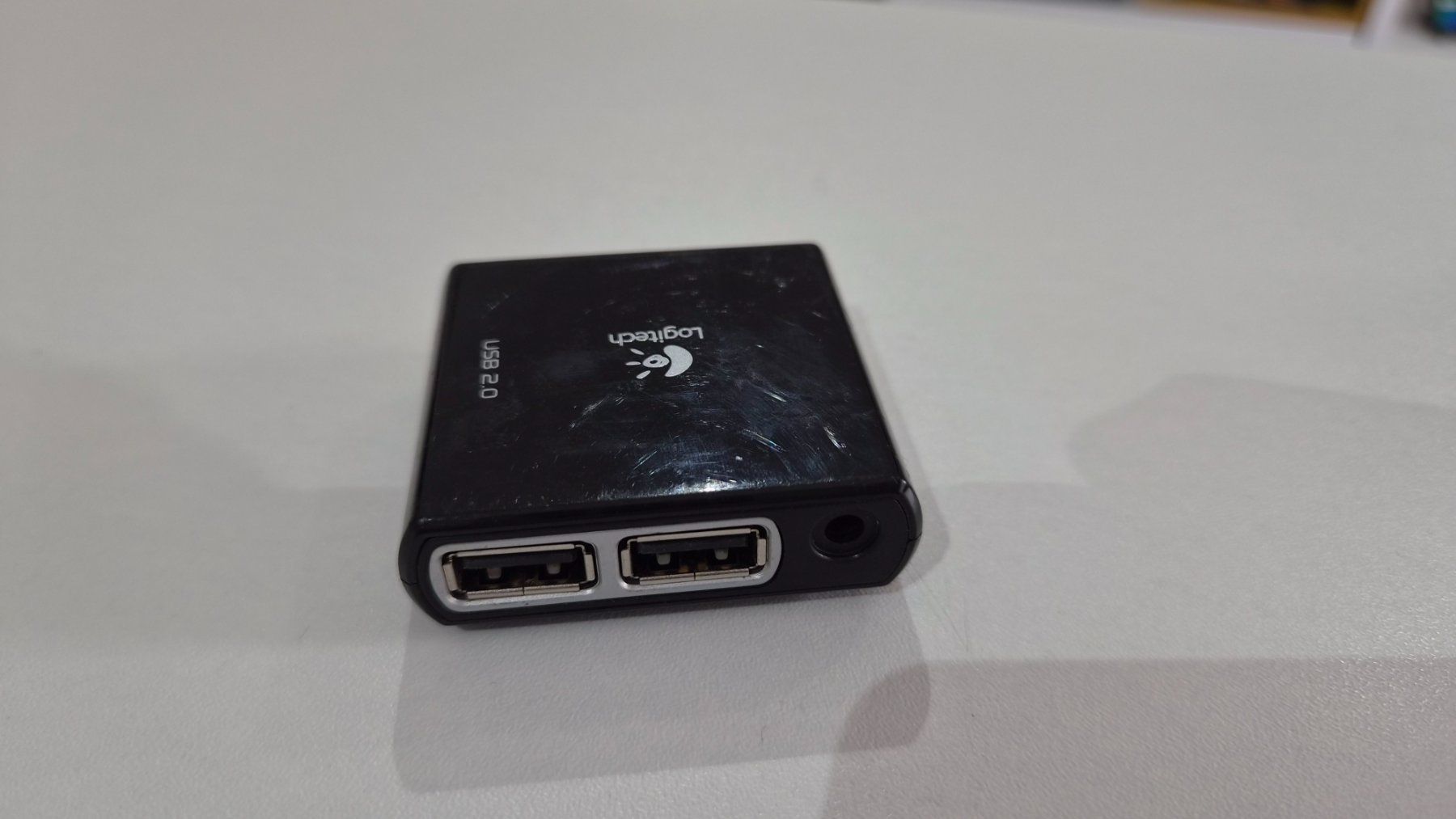 Logitech Hub & Switch: Logitech Premium 4-Port USB 2.0 Powered Hub – Usato da Chatel-St-Denis venduto da Teck7 2