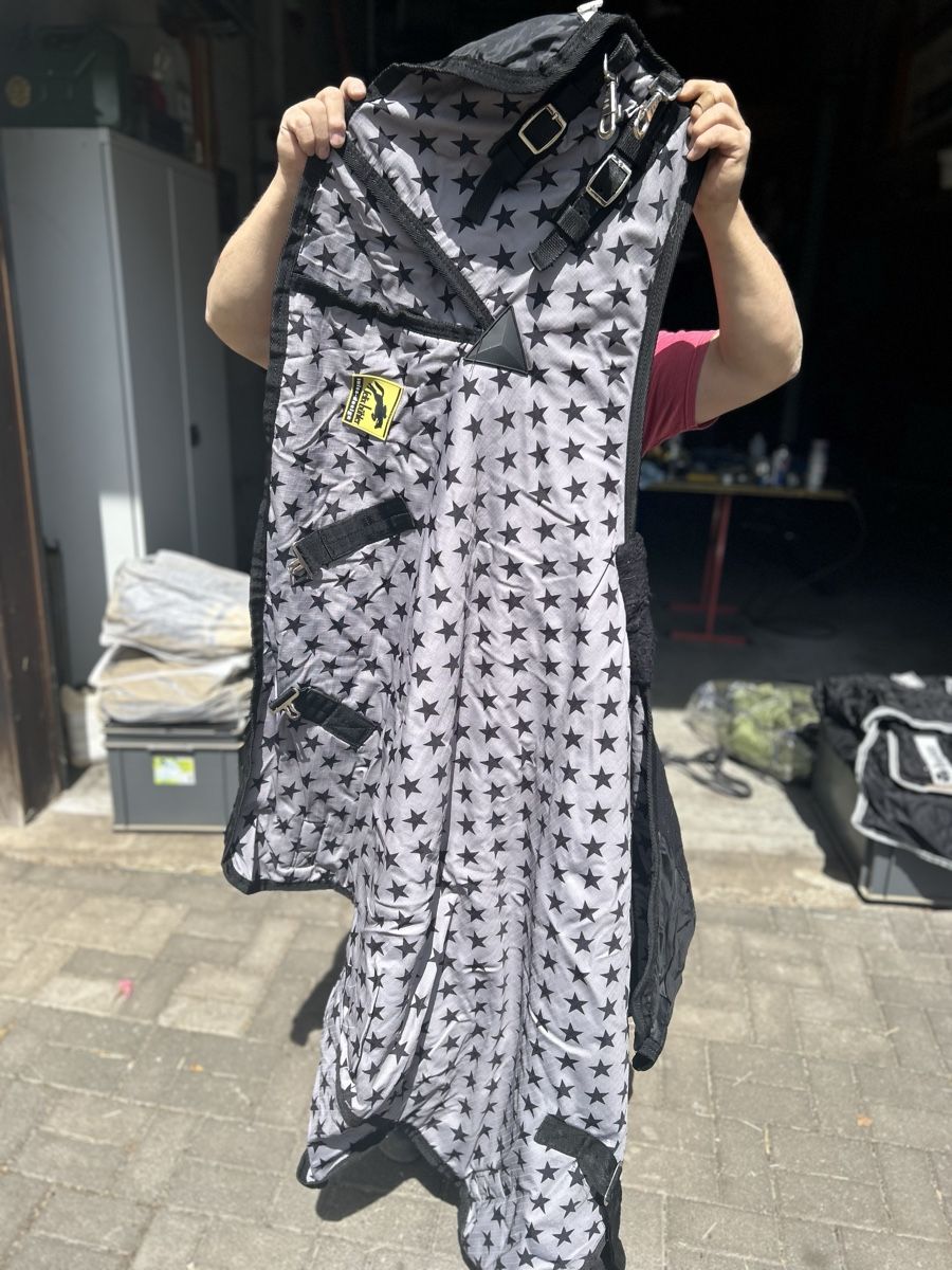 Felix Bühler Coperte: Felix Bähler Ponydecke Sternen-Design Gr. 95 – Usato da Villmergen venduto da Walkuere0 2