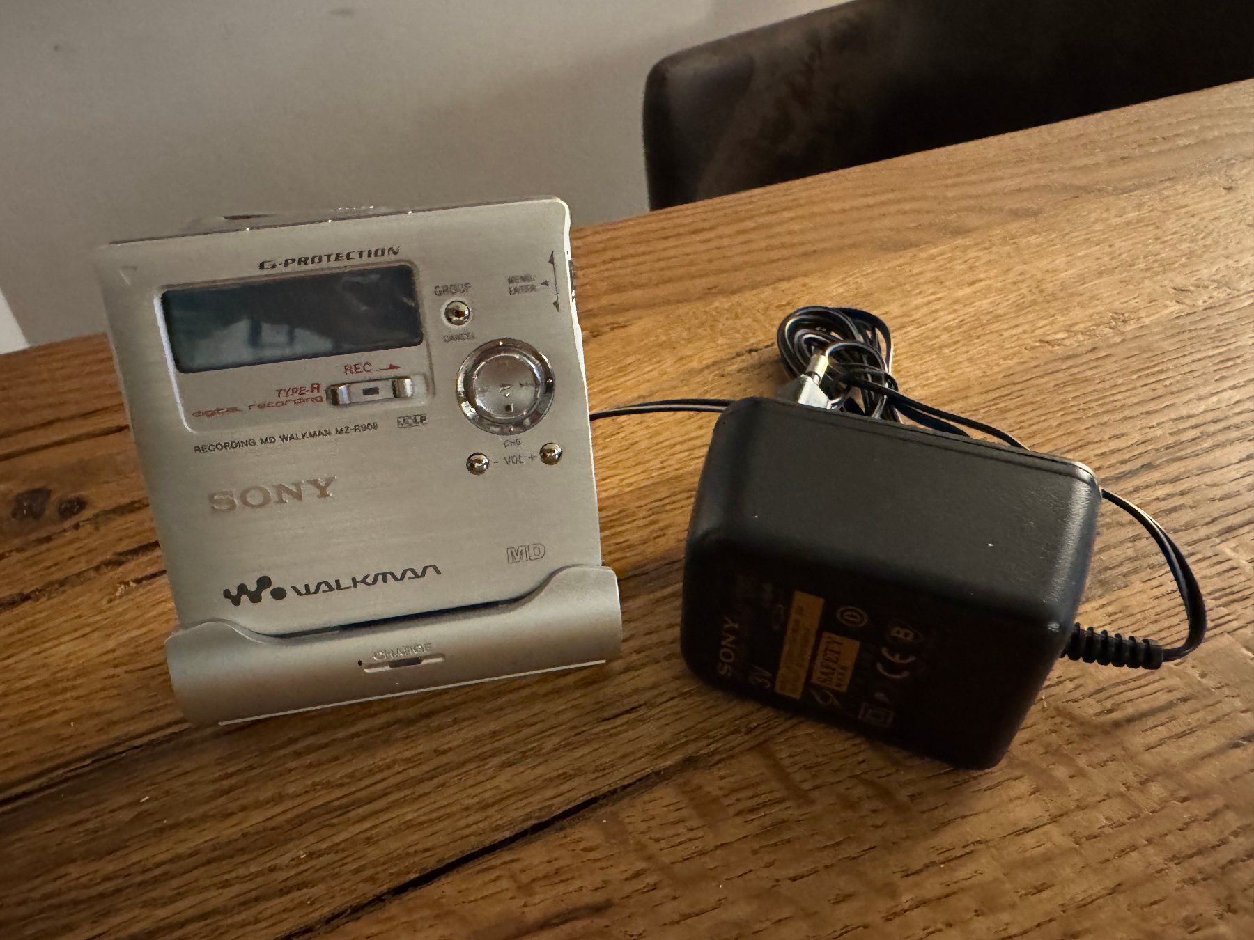 Sony Minidisc: Sony Walkman MZ-R900 MiniDisc | mit mit Dockingstation & LCD – Usato da Oberrohrdorf venduto da ker_5h67 1