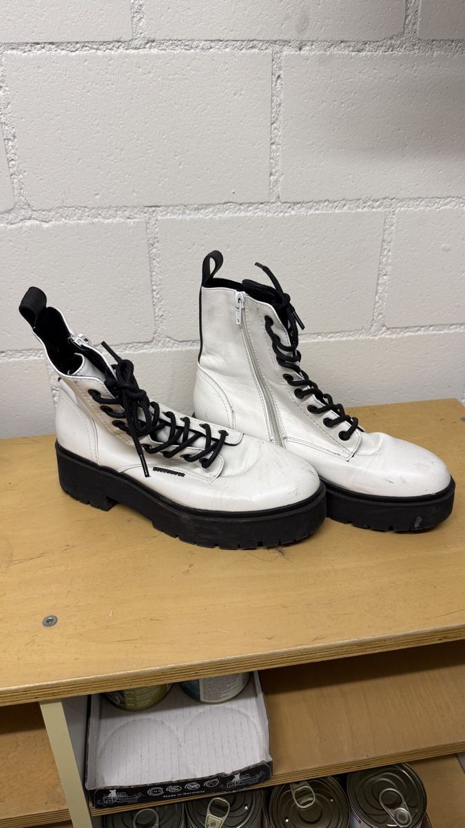 Scarpe da donna: Neuwertige Schuhe Gr. 39 – Nuovo (secondo la descrizione) da Wettingen venduto da rote_tulpe71 1