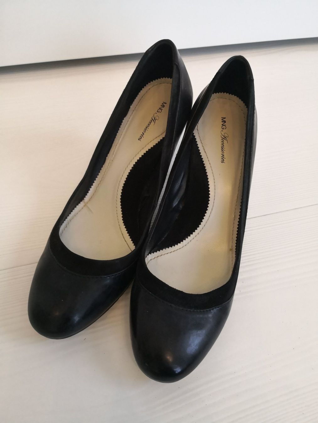 Mango Damenschuhe: 🤩MANGO LACK-PUMPS-SCHUHE, SCHWARZ – Gebraucht aus Olten von Naja-Twins-Twins 6