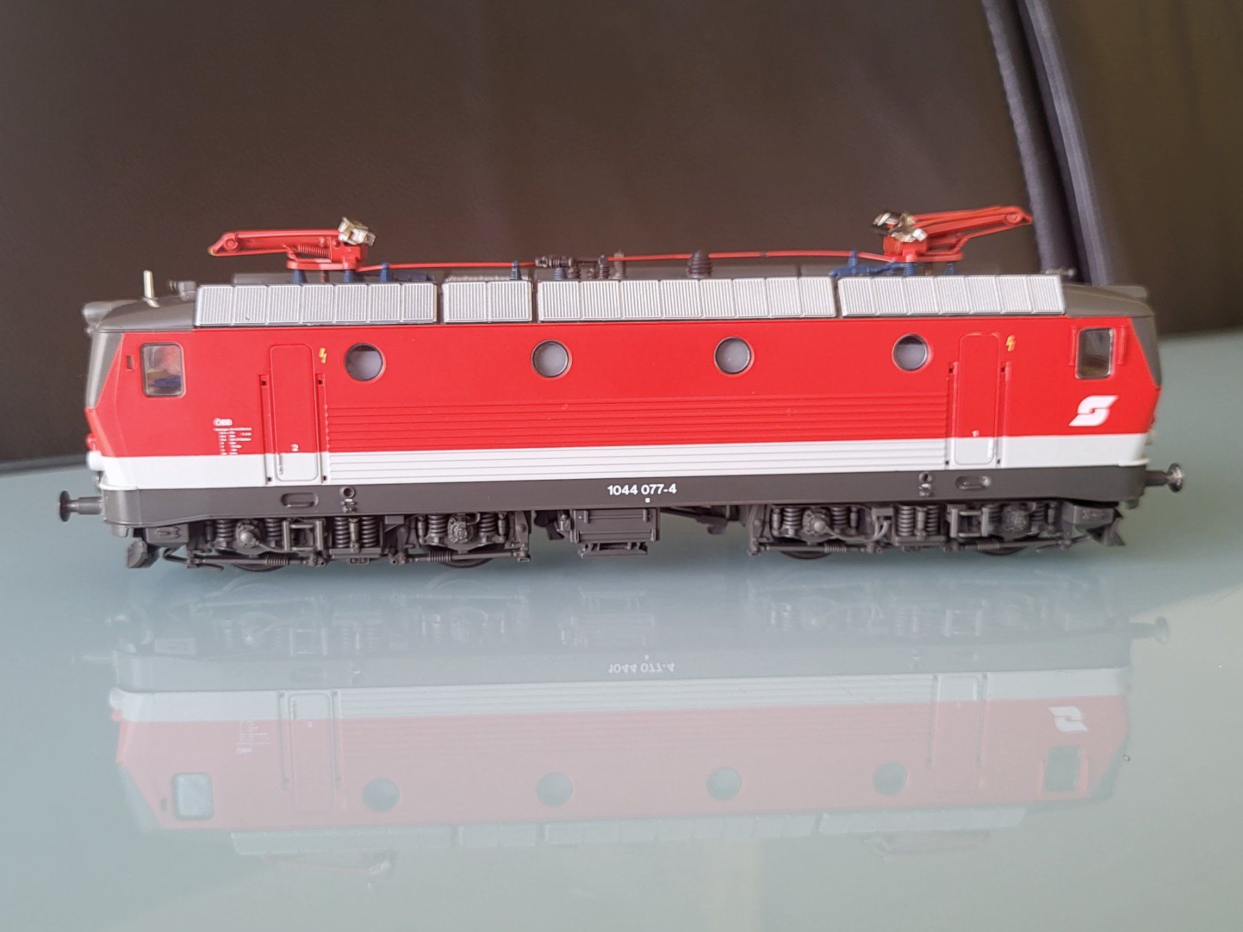 Roco Modellini di ferrovie: H0 ROCO ÖBB 1044 077-4 – Nuovo (secondo la descrizione) da Oberburg venduto da sensetal 5