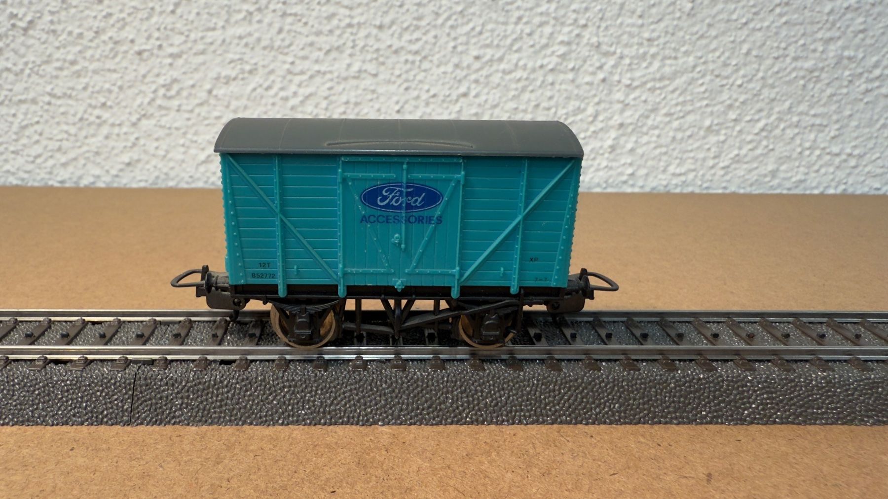 Lima Modelleisenbahnen: Lima Ford ACCESSORIES Güterwagen H0 / DC selten – Gebraucht aus Schlieren von rat_lq6b