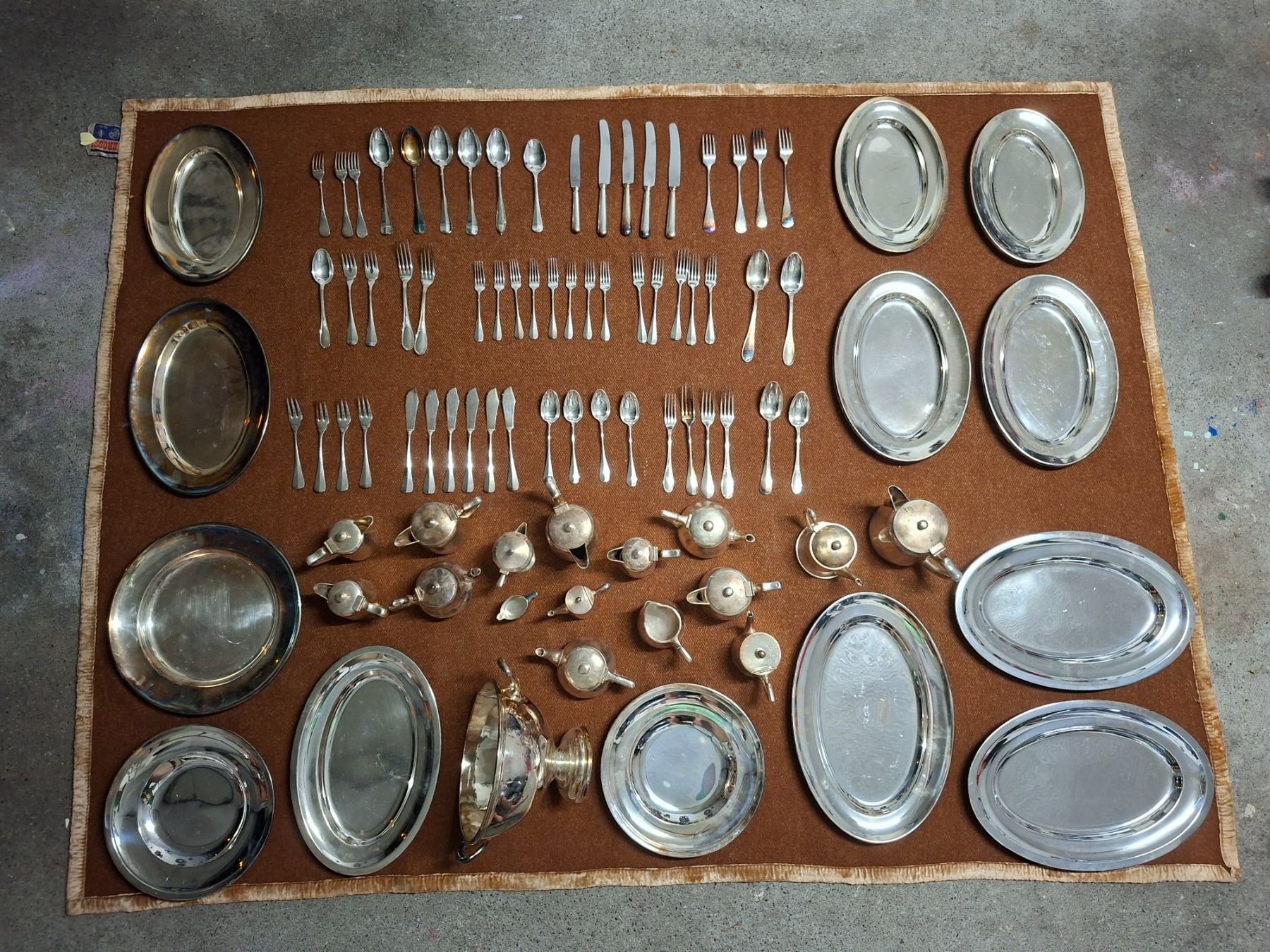 Berndorf Set di posate: 28.5 kg Silberbesteck und Silbergeschirr / Silber Ware – Usato da Weggis venduto da Fairpays