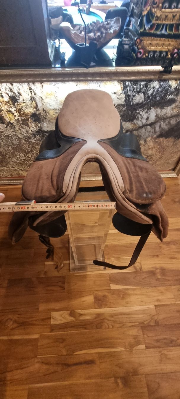 Selles, accessoires: Sattel Gebraucht – D'occasion à Ganterschwil par CHERRYCO-04 2