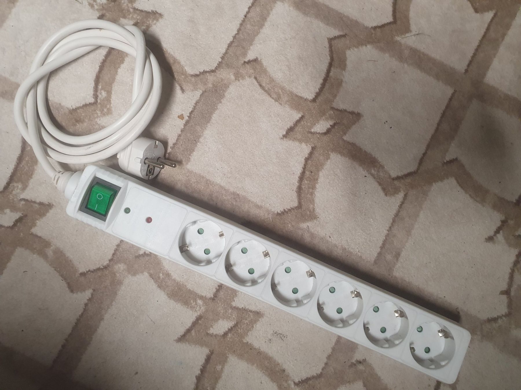 Spine: 6X SCHUKO STECKLEISTE mit SCHALTER – Usato da Zürich venduto da Alibaba1234