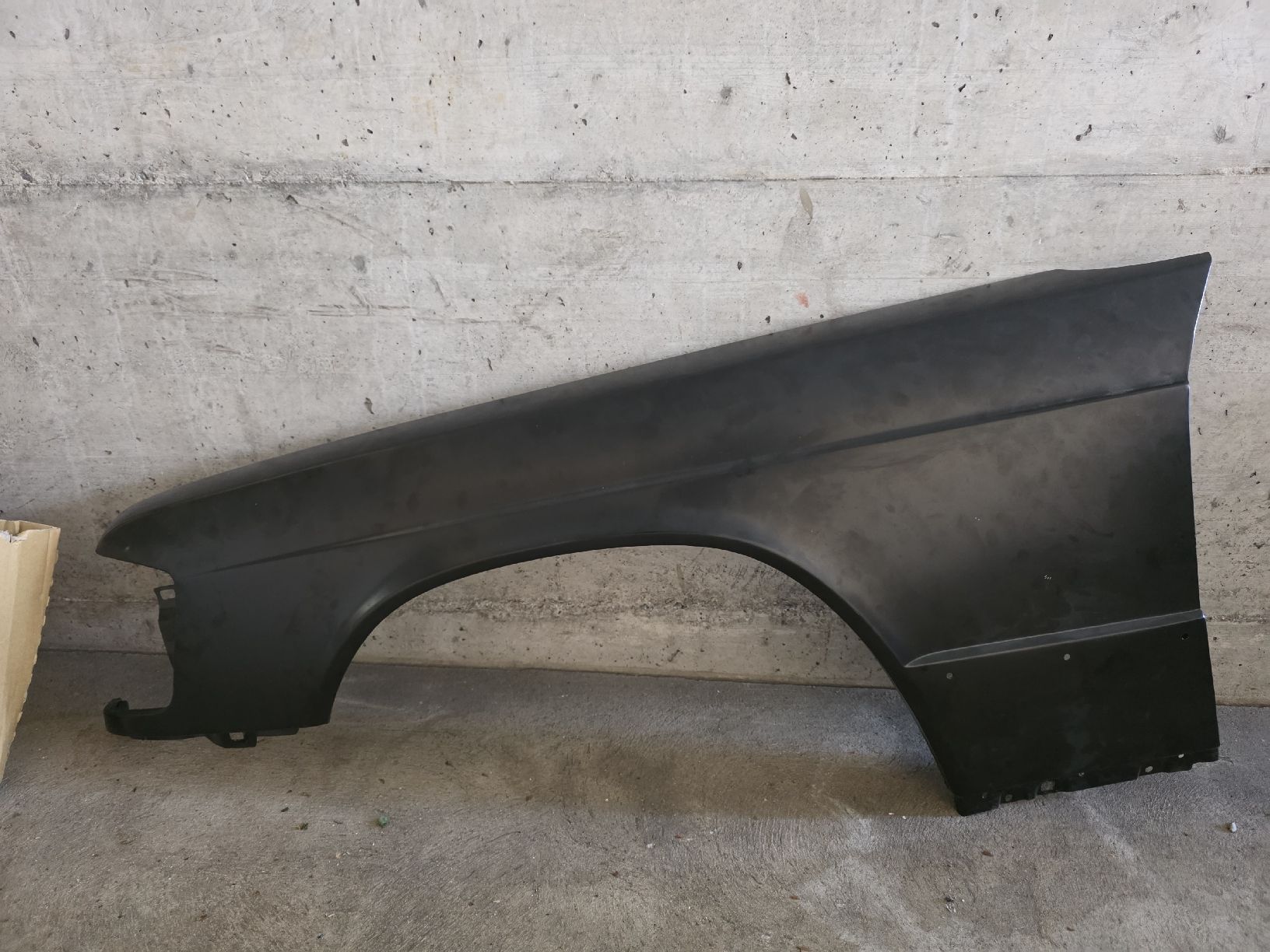 Mercedes-Benz Tutti pezzi di ricambio auto: 190e w201 Kotflügel L + R – Nuovo e nell'imballaggio originale da St. Gallen venduto da Turko6363