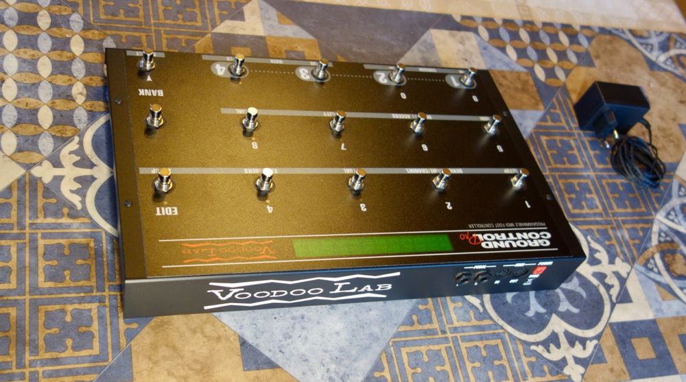 GROUND CONTROL PRO MIDI FOOT CONTROLLER Voodoo Lab Kaufen auf Ricardo