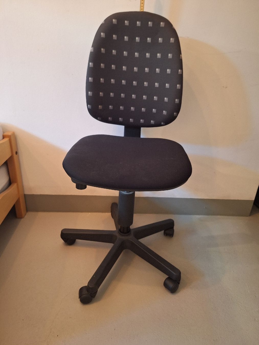 Sedie a rotelle: ROVO Bürostuhl 1045 R, Schwarzgrau – Usato da Sempach Station venduto da Feuersalamander69
