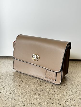 Beige Umhängetasche – zeitloses Design