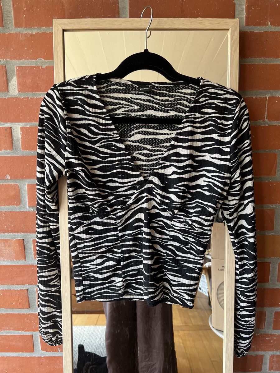 Tops: Gina Tricot Top Zebra – Gebraucht aus Biel/Bienne von mona222