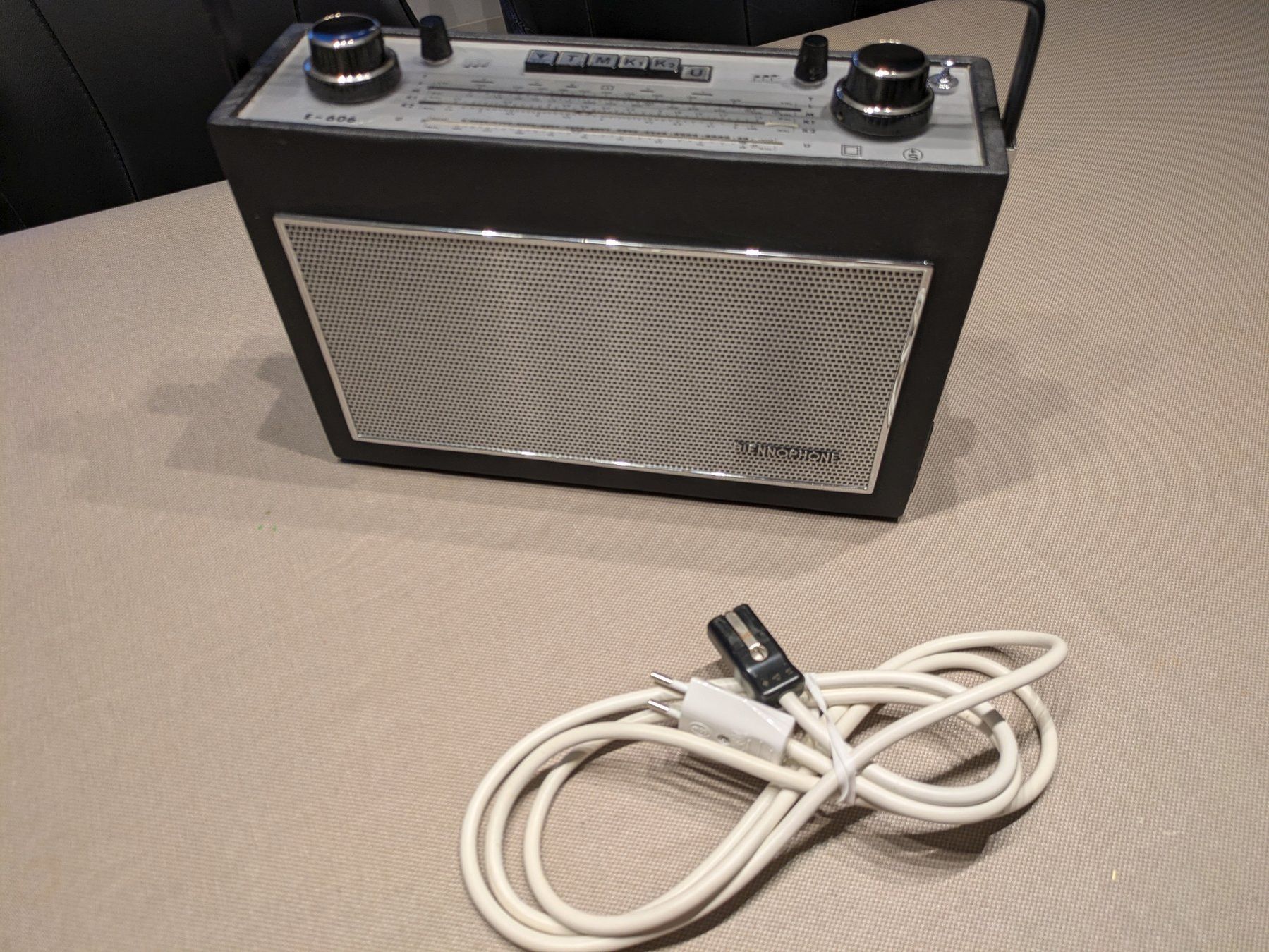 Biennophone Radios: Radio Biennophone E-606 – Gebraucht aus Widen von Thomson4 4