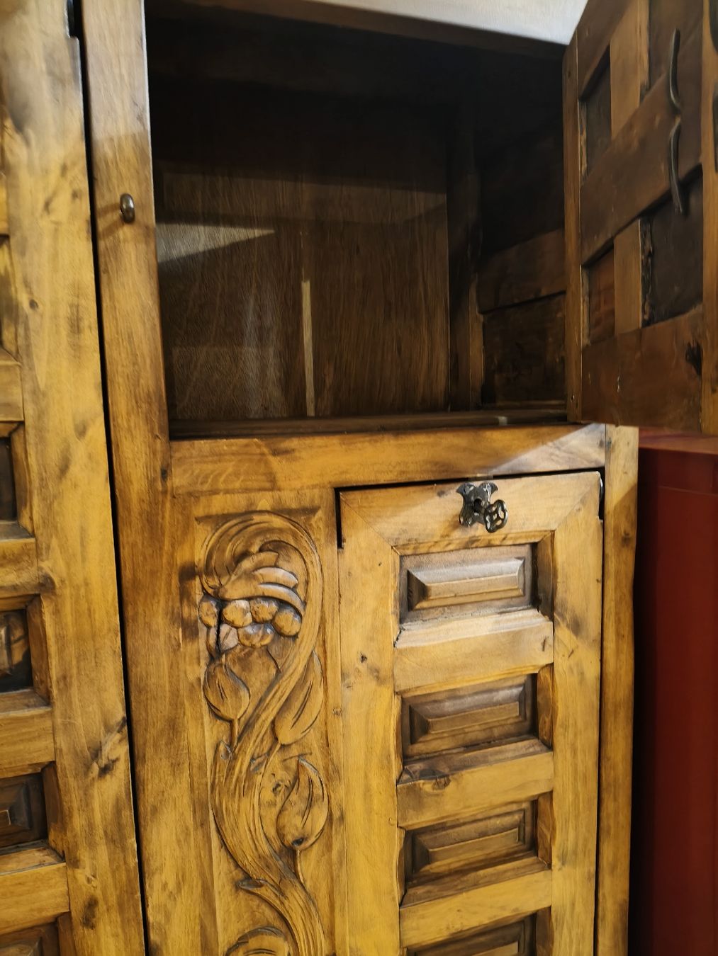 Schränke: Schrank, 1890er Spanien Bär – Gebraucht aus Zwingen von inf_2blh 5