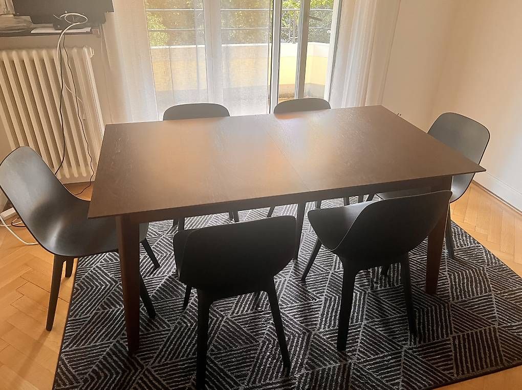 Tavoli:     Table extensible IKEA + 6 chaises ODGER – Usato da Lausanne venduto da tiagocas7183
