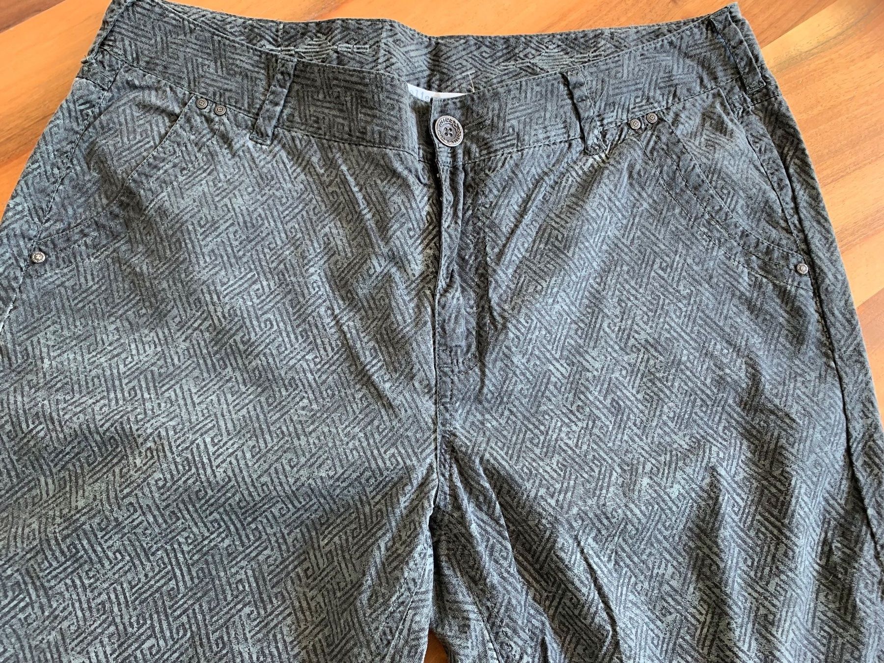 Nile Hosen: NILE ATELIER grau gemusterte leichte Hose Gr M NWT – Neu (gemäss Beschreibung) aus Meiringen von Sheyene 1