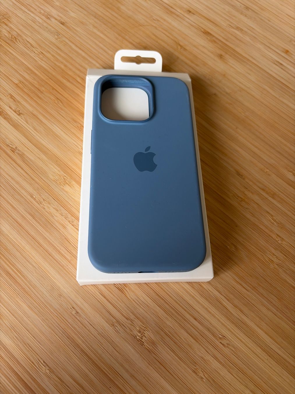 Apple Cover & Protezioni schermo: Apple iPhone 15 Pro Silikonhülle MagSafe - Blaue Lederopt... – Nuovo e nell'imballaggio originale da Unterengstringen venduto da Digitechi