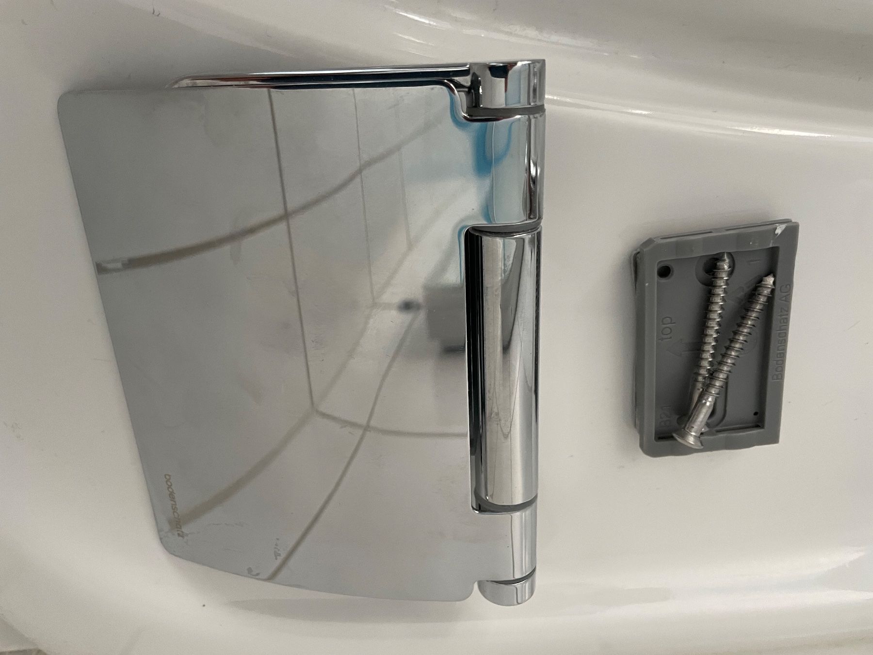 WC: Papierhalter WC CHIC 22 mit Deckel – Usato da Zürich venduto da lau_6m9y