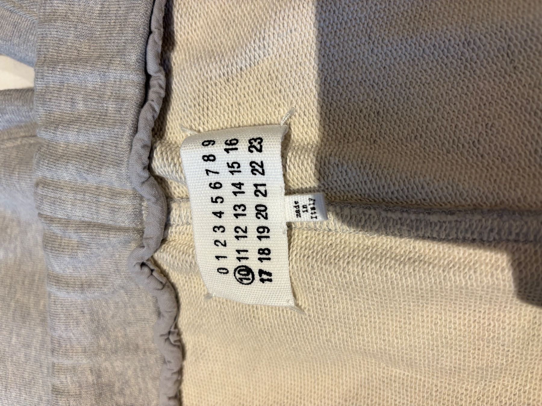 Tute: MM6 Maison Margiela Tracksuit – Nuovo (secondo la descrizione) da Kilchberg ZH venduto da chw_75d9 7
