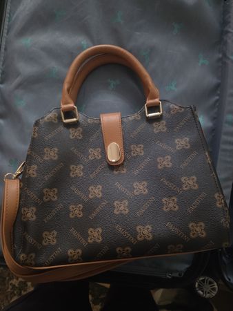 Handtasche Faustini braun Logo mit Tragegriff und Riemen