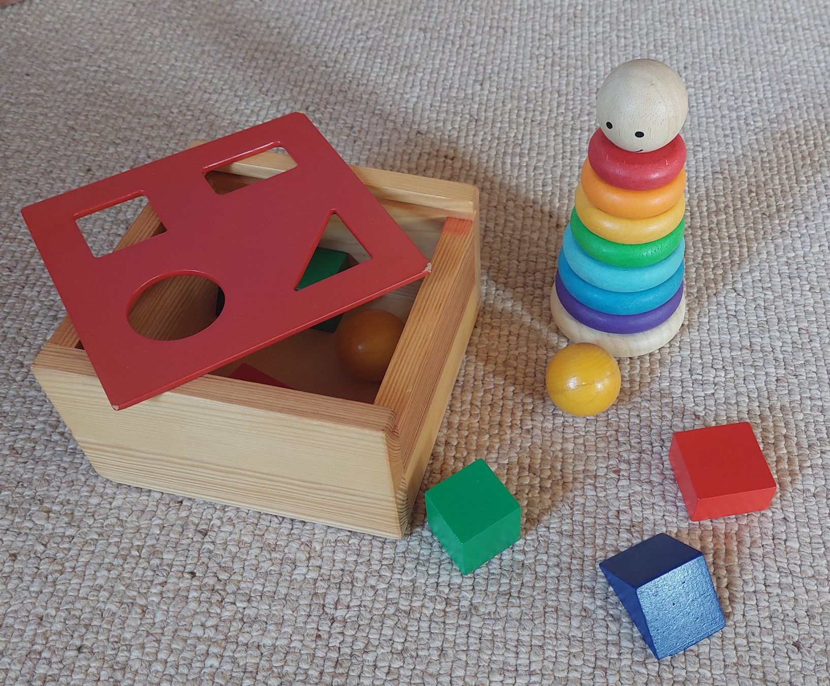 Spielzeuge: Formbox und Turm aus Holz – Gebraucht aus Auenstein von Pitschi015