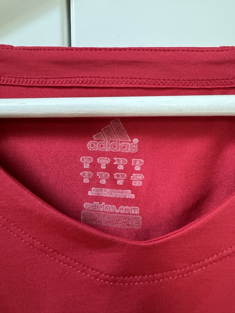 Adidas T-Shirts: Adidas Sportshirt rot – Gebraucht aus Maisprach von jokoundklaas 2