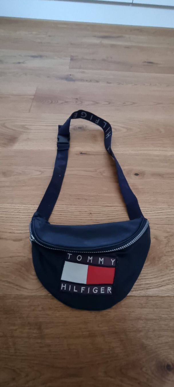 Tommy Hilfiger Borse: Tommy Hilfiger: Blaue Bauchtasche – Usato da Lachen SZ venduto da allesweg78