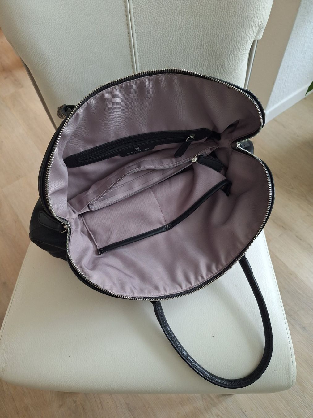 Borse da donna: Fiorelli Handtasche Leder schwarz, neu – Nuovo (secondo la descrizione) da Reinach AG venduto da silver_65 4