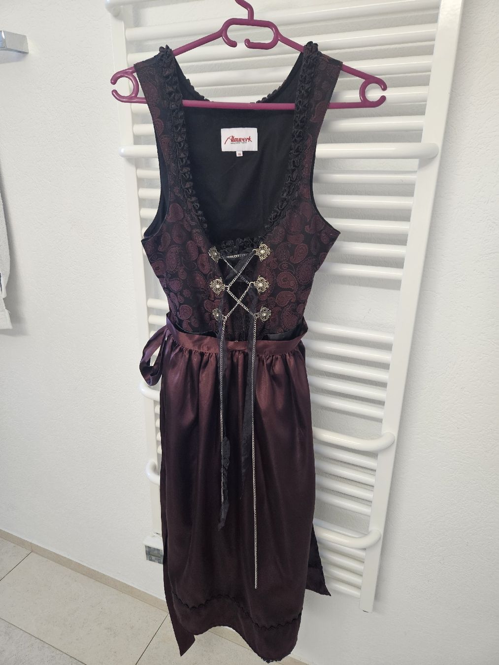 Robes: Dirndl – D'occasion à Dübendorf par dancer90
