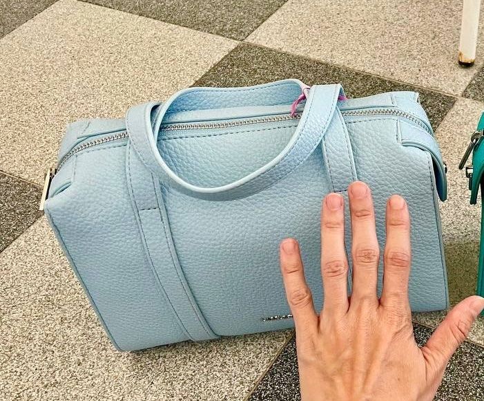 Borse da donna: Vendo bauletto azzurro – Nuovo (secondo la descrizione) da Brione s. Minusio venduto da Je_Jey 4