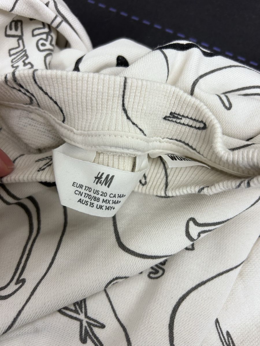 H&M Pullover & Sweatshirts: Pullover H&M Smiley World weiss in Grösse 170 – Gebraucht aus Wohlen b. Bern von Beppe99 2
