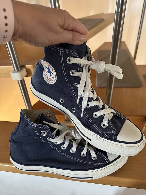 Converse Chaussures hommes: Converse 37.5 bleu – D'occasion à Perroy par barballalla