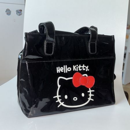 Original Sanrio Hello Kitty Handtasche Schwarz Lackoptik