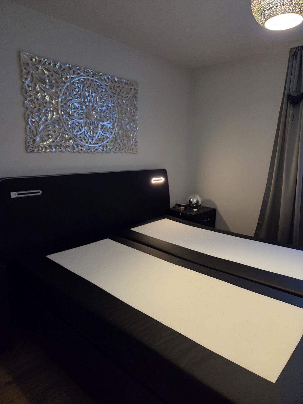 Betten: Boxspringbett 180cm x 200 cm schwarz – Gebraucht aus weesen von Aly.R96